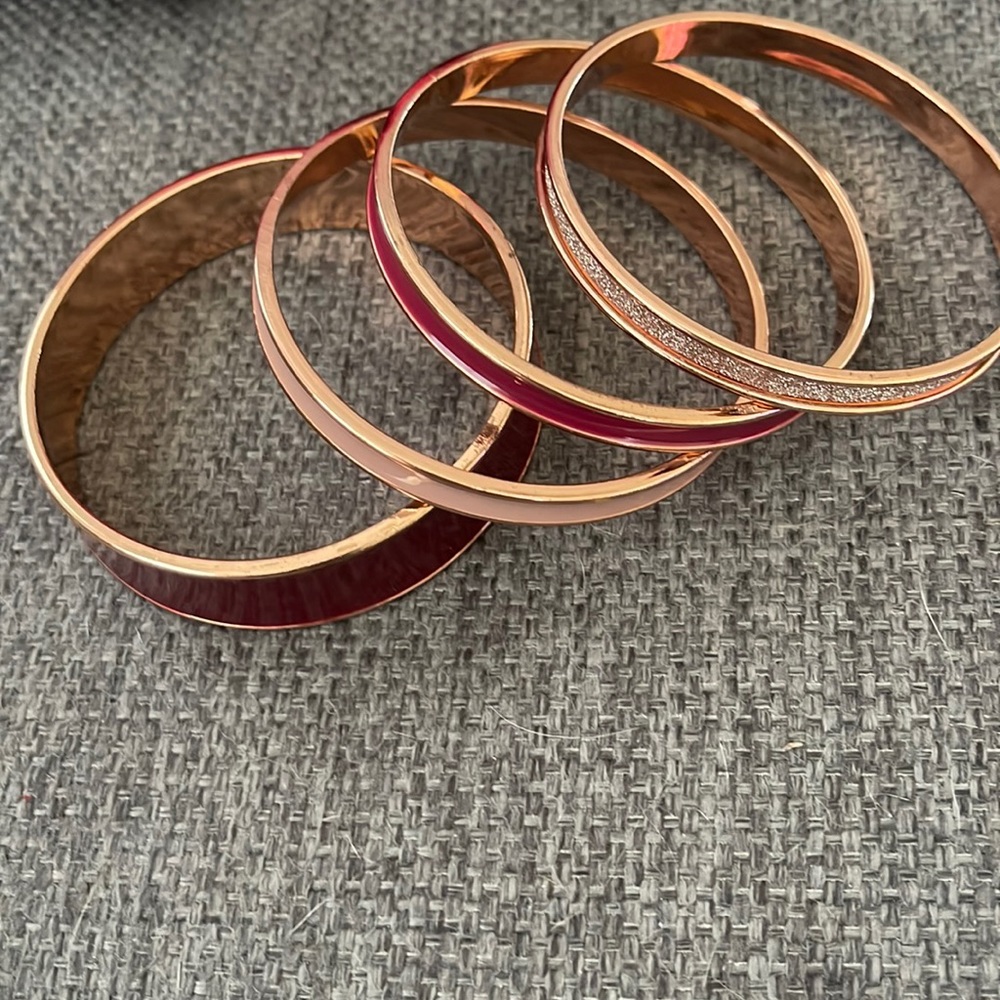 Set of 4 bracelets